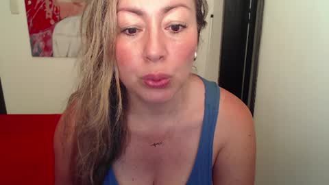 Snapshot of tanyagrace chatting on 06/30/26, 11:28 Christmas online show from 06/30/26, 11:28