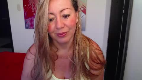 Snapshot of tanyagrace chatting on 07/24/26, 11:14 Christmas online show from 07/24/26, 11:14