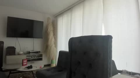 tara__ online show from 10/09/25, 05:44