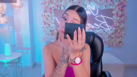 Tara Lawrence online show from 03/12/25, 03:35