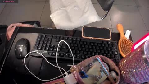 Tara Lawrence online show from 02/10/26, 03:32