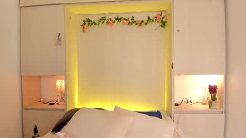  T A R A  online show from 03/25/26, 04:18