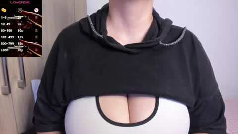 Snapshot of tarrant_ chatting on 04/30/26, 12:06 tarrant_ online show from 04/30/26, 12:06