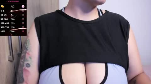 Snapshot of tarrant_ chatting on 05/10/26, 02:39 tarrant_ online show from 05/10/26, 02:39