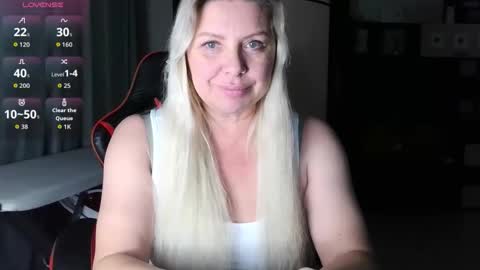 Snapshot of tasha__moon chatting on 10/26/25, 03:29 Tasha Moon online show from 10/26/25, 03:29