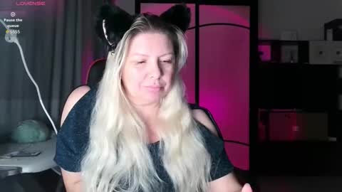 Snapshot of tasha__moon chatting on 10/30/25, 04:19 Tasha Moon online show from 10/30/25, 04:19