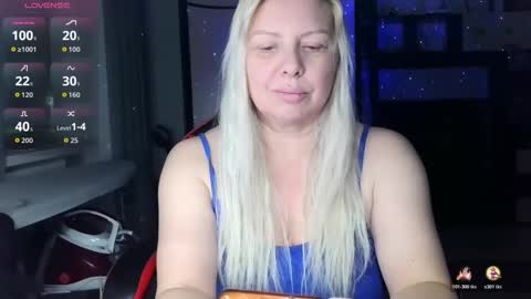 Snapshot of tasha__moon chatting on 12/03/25, 06:28 Tasha Moon online show from 12/03/25, 06:28