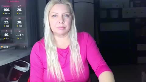 Snapshot of tasha__moon chatting on 12/04/25, 06:27 Tasha Moon online show from 12/04/25, 06:27