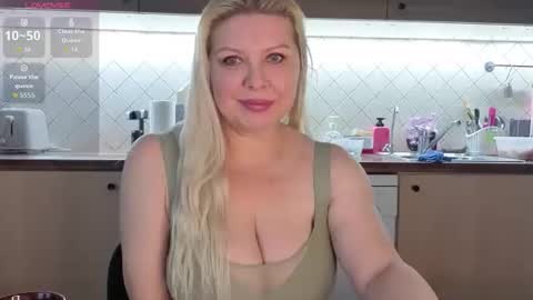 Snapshot of tasha__moon chatting on 12/16/25, 08:08 Tasha Moon online show from 12/16/25, 08:08