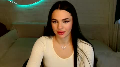 tasty_babyy online show from 11/10/25, 11:53