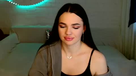 tasty_babyy online show from 11/12/25, 12:38