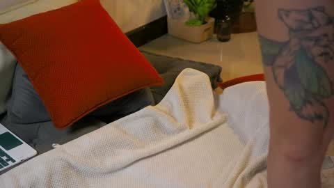 Snapshot of tasty_tomato chatting on 01/08/25, 10:04 RHEA pronanciation like Reya online show from 01/08/25, 10:04