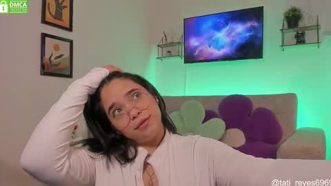 Snapshot of tati_reyes chatting on 09/17/25, 01:46 Tatiana --- Schedule Monday to Sundays 800 to 200 UTC-5 online show from 09/17/25, 01:46