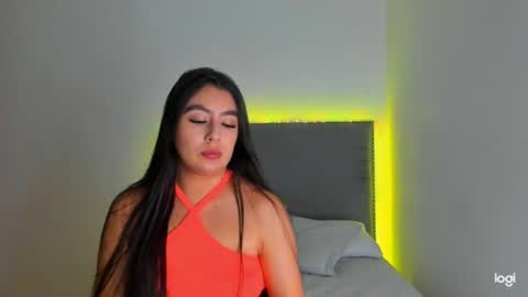 Snapshot of tatiana_2000 chatting on 06/27/26, 01:43 Tatiana online show from 06/27/26, 01:43