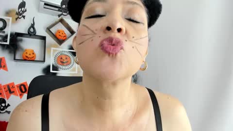 tatiana_sofiaa online show from 10/31/25, 01:56