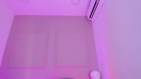 Snapshot of tatii_moon chatting on 06/06/26, 05:45 Tati online show from 06/06/26, 05:45