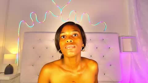 Snapshot of tatixxxvega chatting on 09/11/25, 02:28 tatix online show from 09/11/25, 02:28