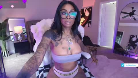 Snapshot of tatted_vixen chatting on 03/30/26, 02:40 Tatted Queen online show from 03/30/26, 02:40