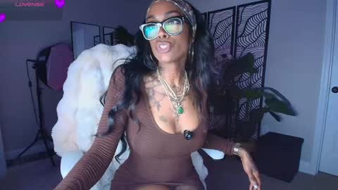 Snapshot of tatted_vixen chatting on 05/14/26, 03:13 Tatted Queen online show from 05/14/26, 03:13