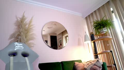 Nathalie Hardy  online show from 01/14/26, 06:35