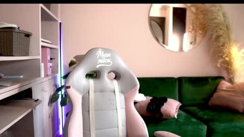 Nathalie Hardy  online show from 02/02/26, 07:45