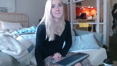 tattoobbgirl online show from 02/12/25, 03:49