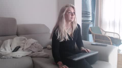 tattoobbgirl online show from 12/18/25, 04:13