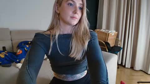 tattoobbgirl online show from 04/18/26, 07:58