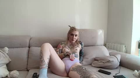 Snapshot of tattoobbgirl chatting on 05/23/26, 02:54 tattoobbgirl online show from 05/23/26, 02:54