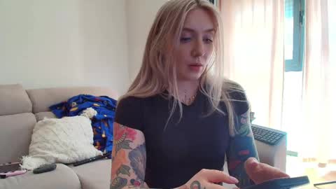 Snapshot of tattoobbgirl chatting on 06/05/26, 01:39 tattoobbgirl online show from 06/05/26, 01:39