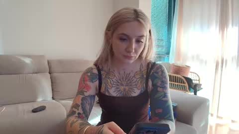 Snapshot of tattoobbgirl chatting on 06/08/26, 03:45 tattoobbgirl online show from 06/08/26, 03:45