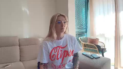 Snapshot of tattoobbgirl chatting on 06/15/26, 03:03 tattoobbgirl online show from 06/15/26, 03:03