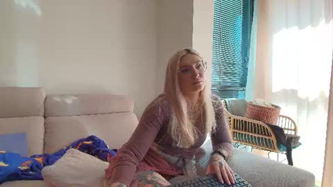 Snapshot of tattoobbgirl chatting on 06/17/26, 03:24 tattoobbgirl online show from 06/17/26, 03:24