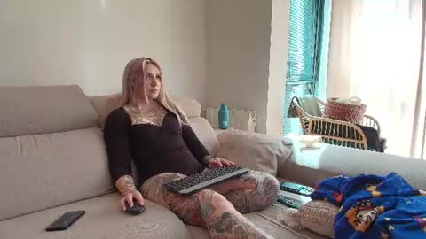 Snapshot of tattoobbgirl chatting on 06/22/26, 03:09 tattoobbgirl online show from 06/22/26, 03:09
