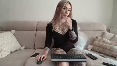 Snapshot of tattoobbgirl chatting on 06/29/26, 03:34 tattoobbgirl online show from 06/29/26, 03:34