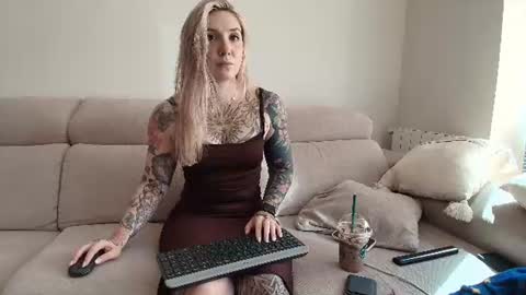 Snapshot of tattoobbgirl chatting on 07/01/26, 03:34 tattoobbgirl online show from 07/01/26, 03:34