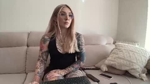 Snapshot of tattoobbgirl chatting on 07/04/26, 03:07 tattoobbgirl online show from 07/04/26, 03:07