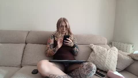 Snapshot of tattoobbgirl chatting on 07/08/26, 04:33 tattoobbgirl online show from 07/08/26, 04:33