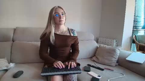 Snapshot of tattoobbgirl chatting on 07/17/26, 05:29 tattoobbgirl online show from 07/17/26, 05:29