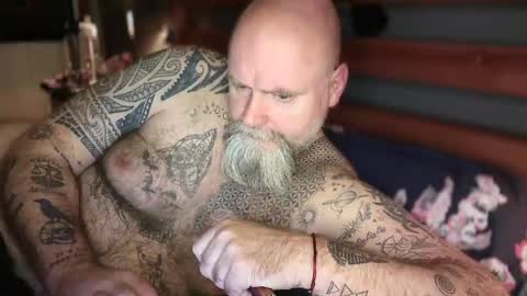 Tattooeddilf 01 online show from 10/13/25, 10:43
