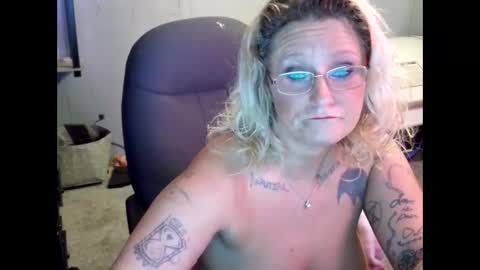 Lisa Lovely online show from 01/22/25, 12:27