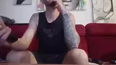 Snapshot of tatuadorhotxxx chatting on 05/18/26, 06:58 Tatuado20cm online show from 05/18/26, 06:58