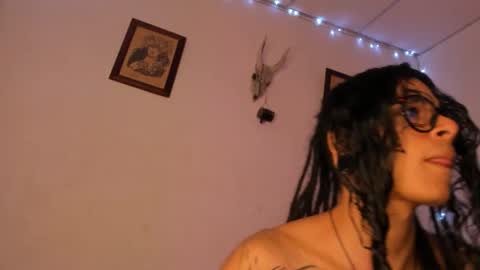 Snapshot of tayhlorstronghold chatting on 11/09/25, 02:04 online show from 11/09/25, 02:04