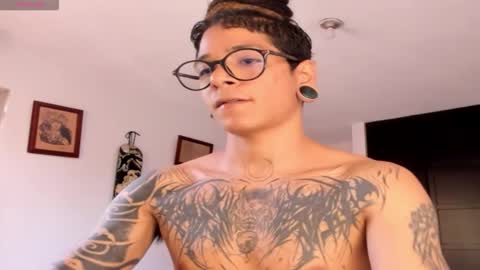 Snapshot of tayhlorstronghold chatting on 02/19/26, 02:24 online show from 02/19/26, 02:24