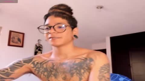 Snapshot of tayhlorstronghold chatting on 02/21/26, 03:57 online show from 02/21/26, 03:57