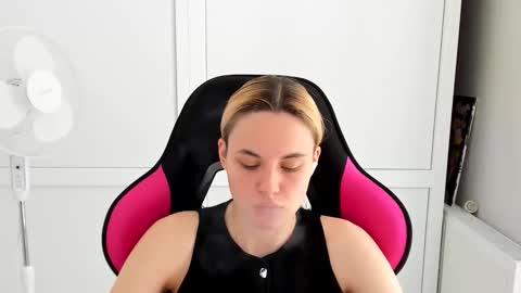 Tay online show from 05/22/26, 10:10