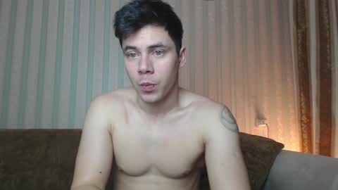 Snapshot of tayler_durden_1 chatting on 01/01/25, 04:18 ... online show from 01/01/25, 04:18