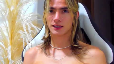 tayler_swift1 online show from 10/10/25, 08:13