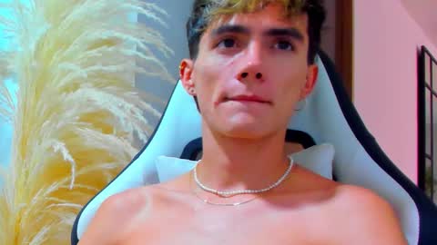 tayler_swift1 online show from 01/10/26, 07:48