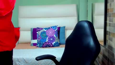 T A Y L E R  online show from 03/04/25, 12:29